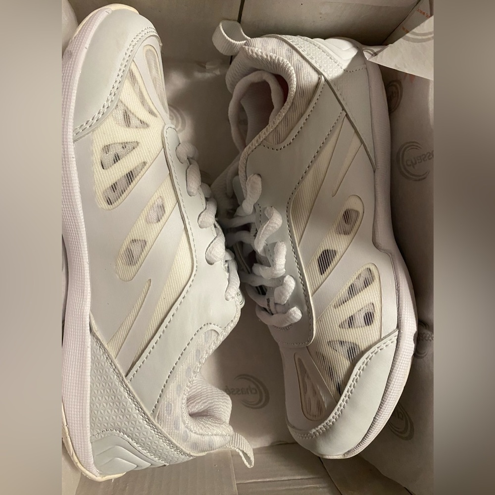 Chasse Platinum Cheer Shoe, Size 13 Youth